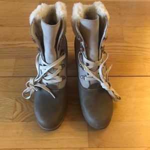 Sorel wedge snow boots
